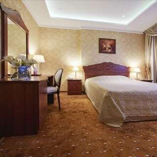 Гостиница Royal Hotel SPA & Wellness Ярославль Стандарт с одной большой кроватью-1