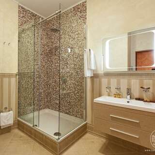 Гостиница Royal Hotel SPA & Wellness Ярославль Стандарт с одной большой кроватью-3