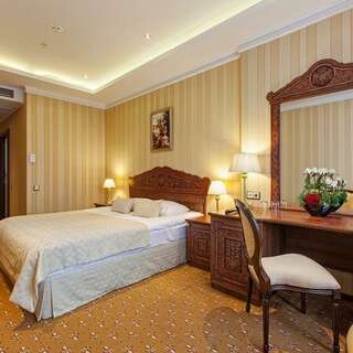 Гостиница Royal Hotel SPA & Wellness Ярославль Стандарт с одной большой кроватью-1